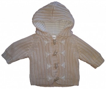 Bež pletena prehodna jaknica podložena s kapuco 0-3 M