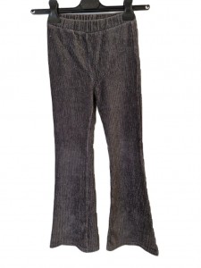 Sive debelejše rebraste hlače s svetlečimi nitkami 7-8 L